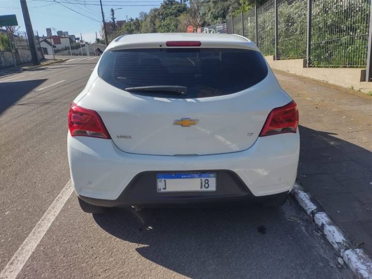 CHEVROLET - ONIX - 2018/2019 - Branca - R$ 57.000,00