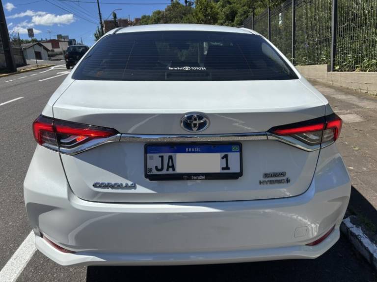 TOYOTA - COROLLA - 2021/2022 - Branca - R$ 142.000,00