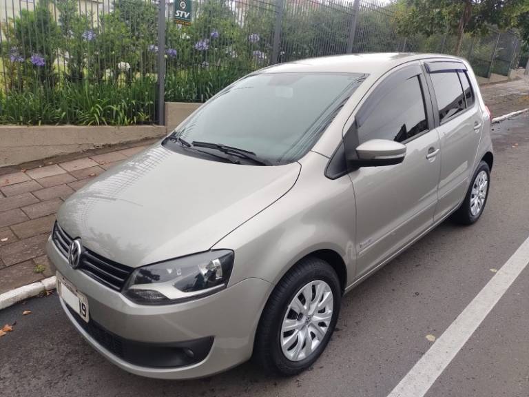 VOLKSWAGEN - FOX - 2013/2013 - Prata - R$ 45.000,00