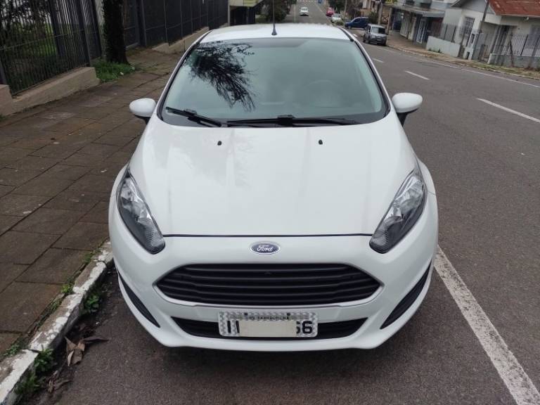 FORD - FIESTA - 2015/2015 - Branca - R$ 46.000,00