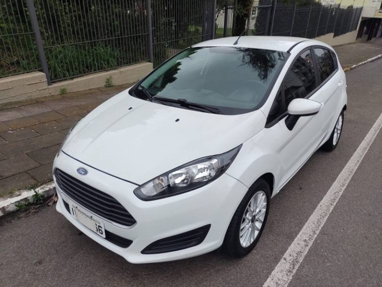 FORD - FIESTA - 2015/2015 - Branca - R$ 46.000,00