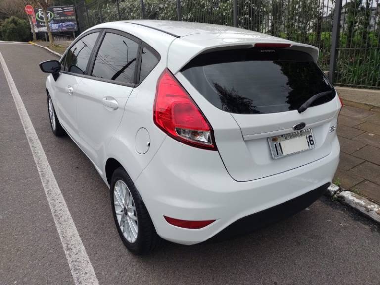 FORD - FIESTA - 2015/2015 - Branca - R$ 46.000,00