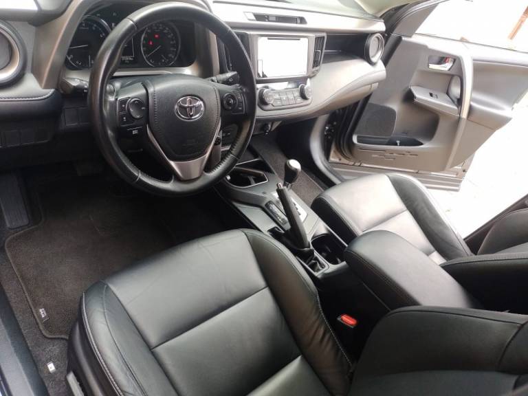 TOYOTA - RAV4 - 2018/2018 - Cinza - R$ 135.000,00