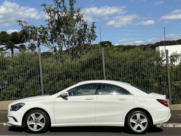 MERCEDES-BENZ - CLA 180 - 2018/2019 - Branca - R$ 145.000,00