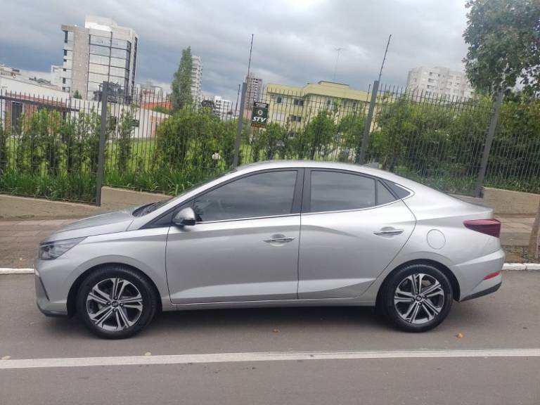 HYUNDAI - HB20S - 2022/2023 - Prata - R$ 110.000,00