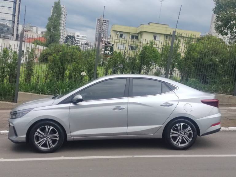 HYUNDAI - HB20S - 2022/2023 - Prata - R$ 110.000,00