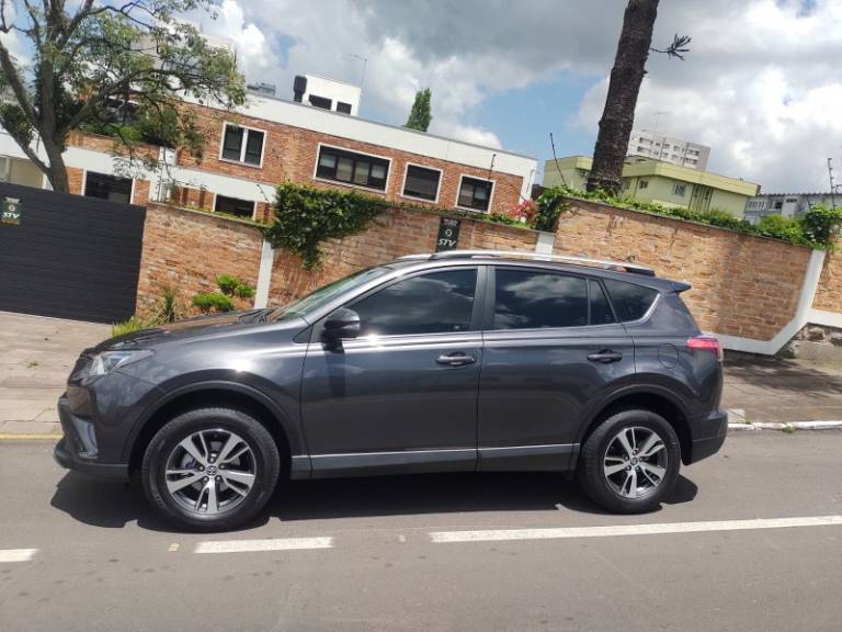 TOYOTA - RAV4 - 2018/2018 - Cinza - R$ 135.000,00