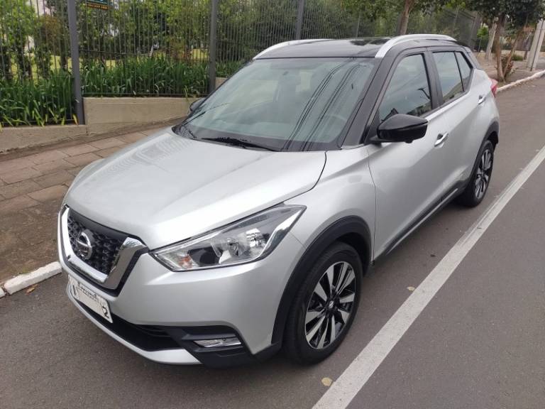 NISSAN - KICKS - 2017/2018 - Prata - R$ 88.000,00