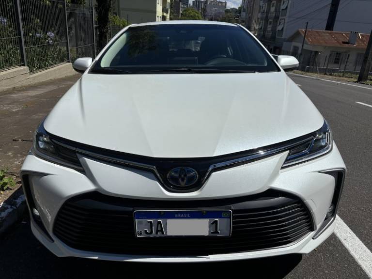 TOYOTA - COROLLA - 2021/2022 - Branca - R$ 142.000,00