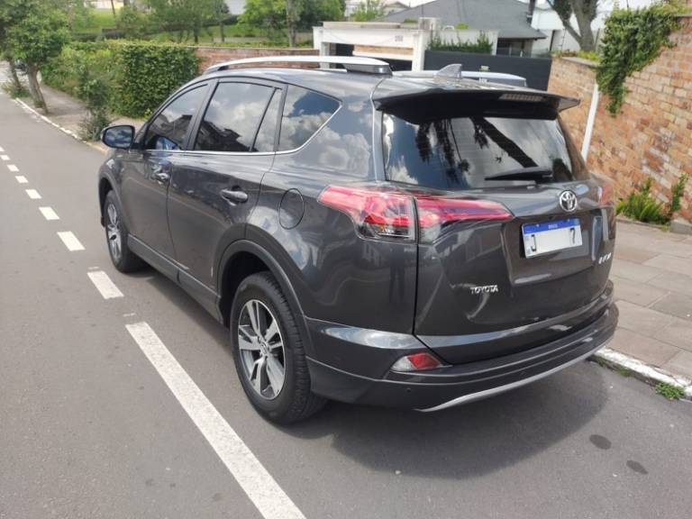 TOYOTA - RAV4 - 2018/2018 - Cinza - R$ 135.000,00