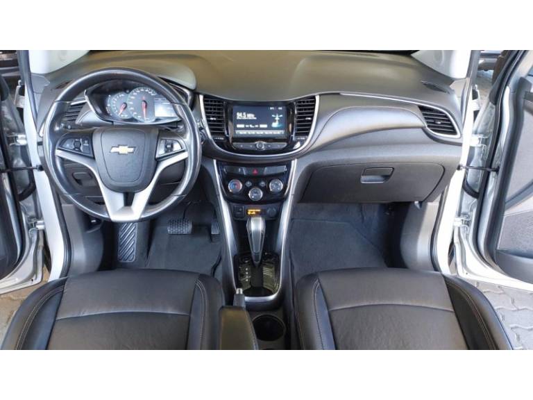 CHEVROLET - TRACKER - 2018/2019 - Prata - R$ 99.000,00