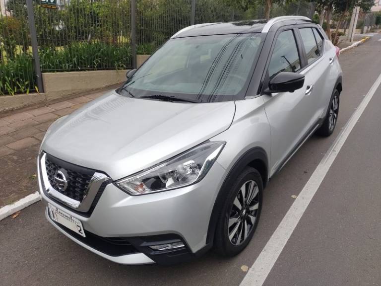 NISSAN - KICKS - 2017/2018 - Prata - R$ 88.000,00