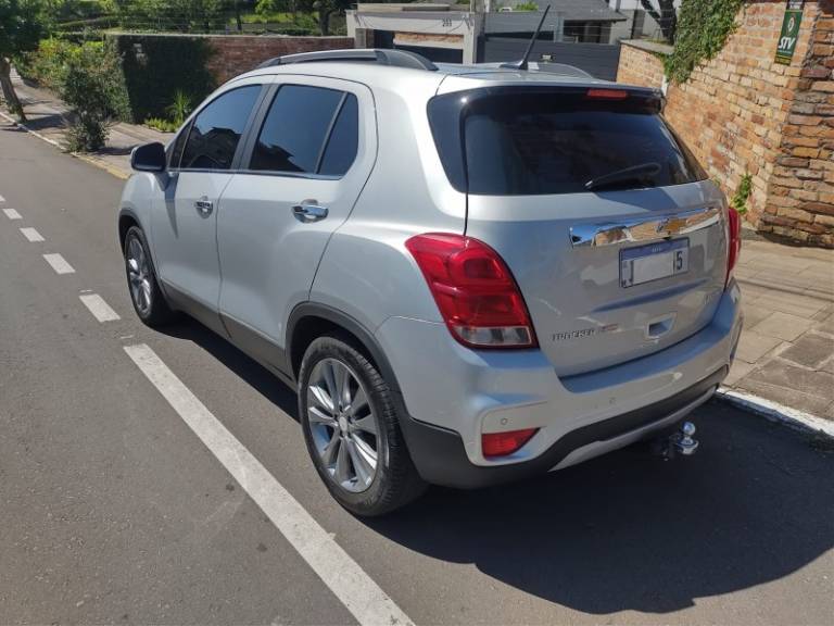 CHEVROLET - TRACKER - 2018/2019 - Prata - R$ 99.000,00