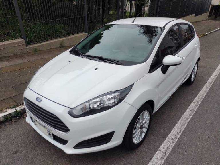 FORD - FIESTA - 2015/2015 - Branca - R$ 46.000,00