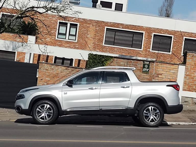 FIAT - TORO - 2016/2017 - Prata - R$ 108.000,00