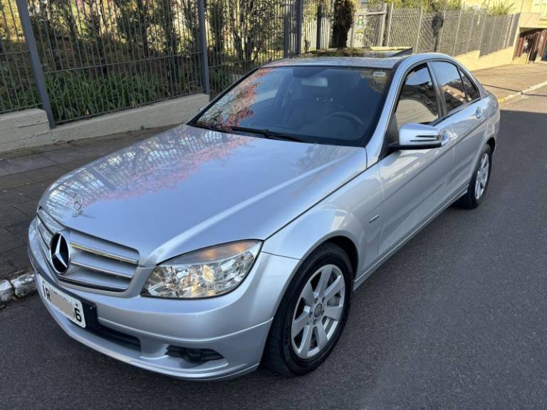 MERCEDES-BENZ - C 180 K - 2010/2011 - Prata - R$ 65.000,00