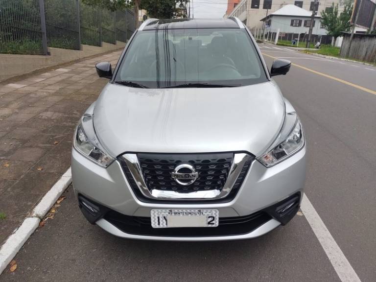 NISSAN - KICKS - 2017/2018 - Prata - R$ 88.000,00