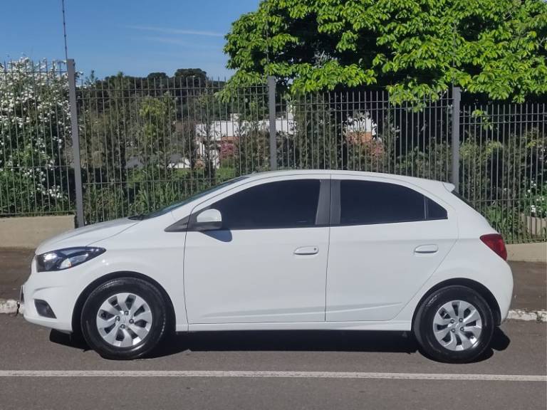 CHEVROLET - ONIX - 2018/2019 - Branca - R$ 57.000,00