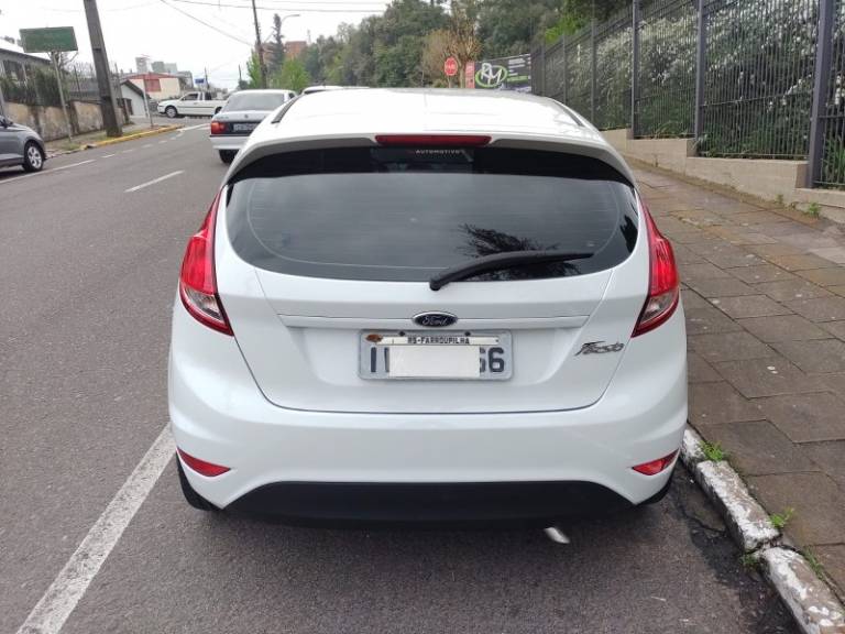 FORD - FIESTA - 2015/2015 - Branca - R$ 46.000,00