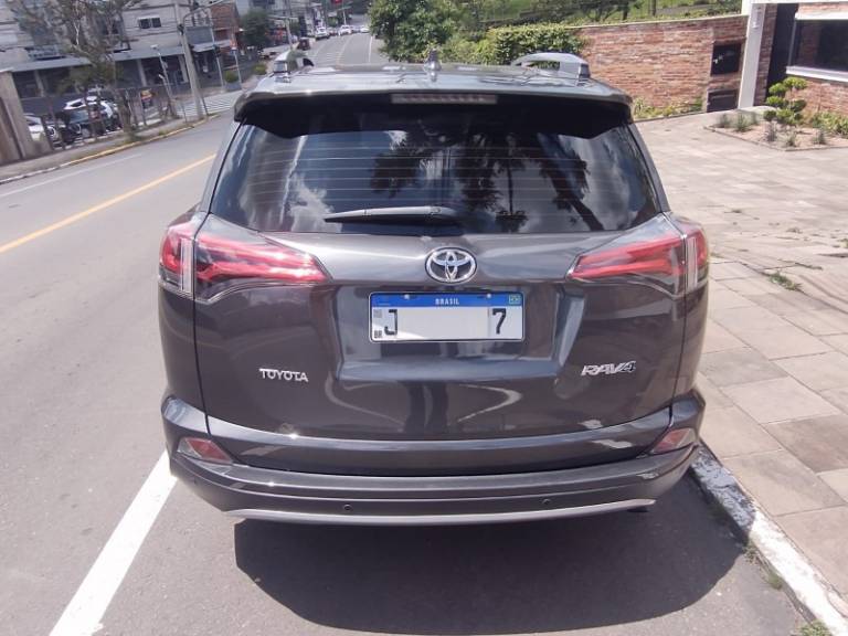 TOYOTA - RAV4 - 2018/2018 - Cinza - R$ 135.000,00