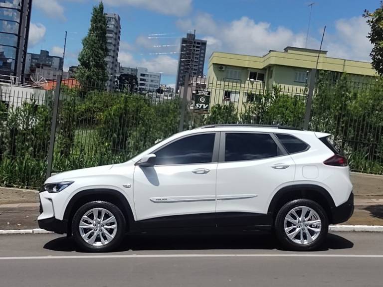 CHEVROLET - TRACKER - 2022/2023 - Branca - R$ 119.000,00