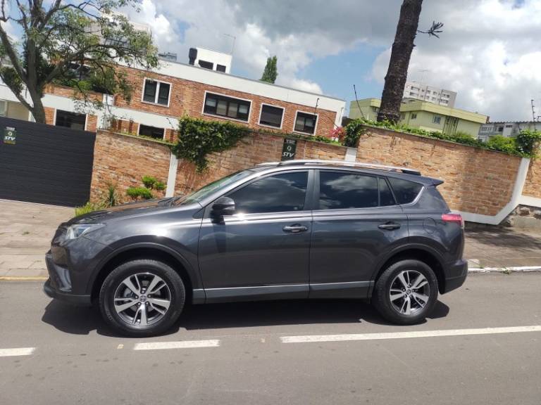 TOYOTA - RAV4 - 2018/2018 - Cinza - R$ 135.000,00