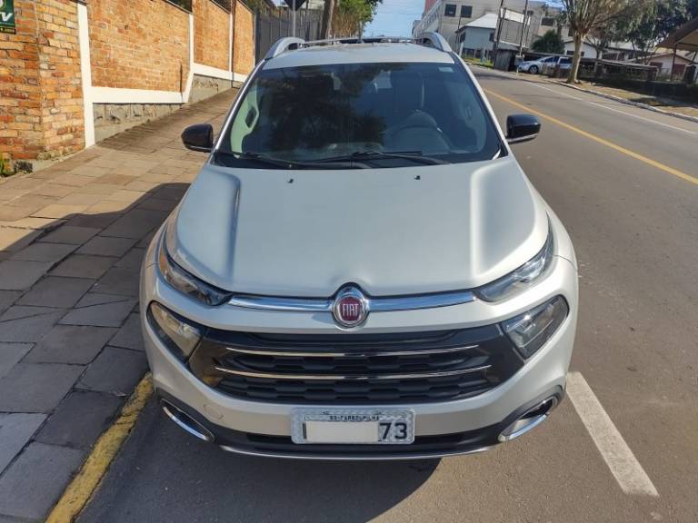 FIAT - TORO - 2016/2017 - Prata - R$ 108.000,00