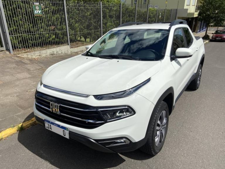 FIAT - TORO - 2021/2022 - Branca - R$ 121.000,00