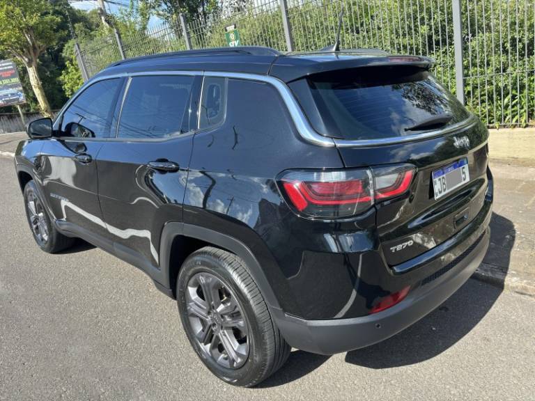 JEEP - COMPASS - 2022/2023 - Preta - R$ 146.000,00