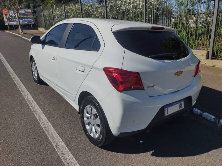 CHEVROLET - ONIX - 2018/2019 - Branca - R$ 57.000,00