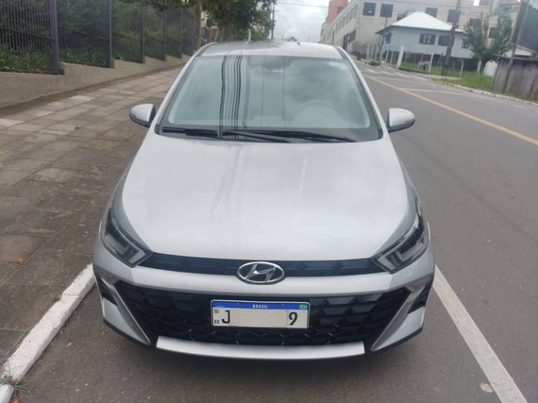 HYUNDAI - HB20S - 2022/2023 - Prata - R$ 110.000,00