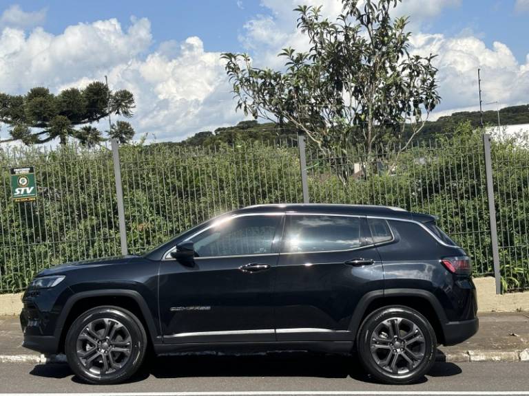 JEEP - COMPASS - 2022/2023 - Preta - R$ 146.000,00