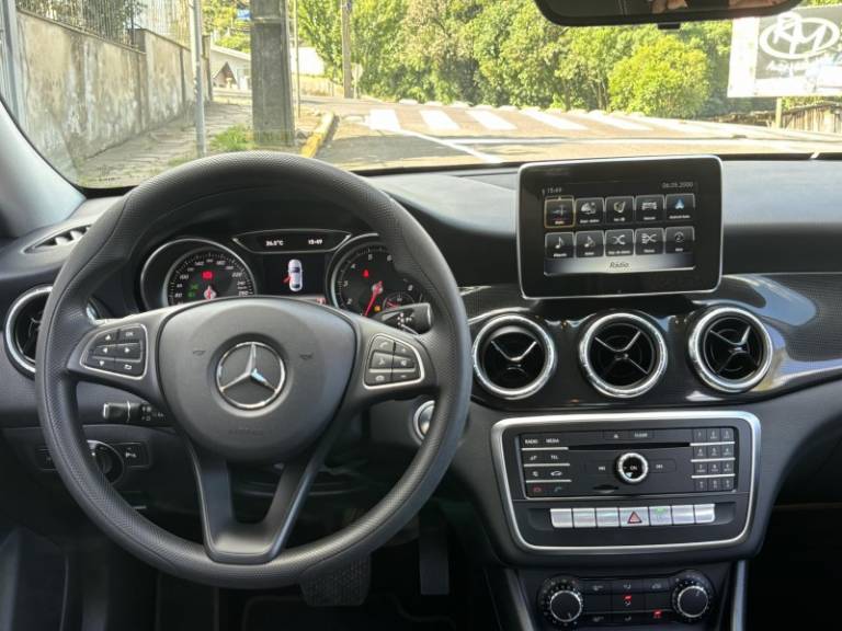 MERCEDES-BENZ - CLA 180 - 2018/2019 - Branca - R$ 145.000,00