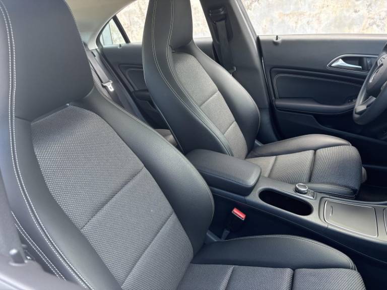 MERCEDES-BENZ - CLA 180 - 2018/2019 - Branca - R$ 145.000,00