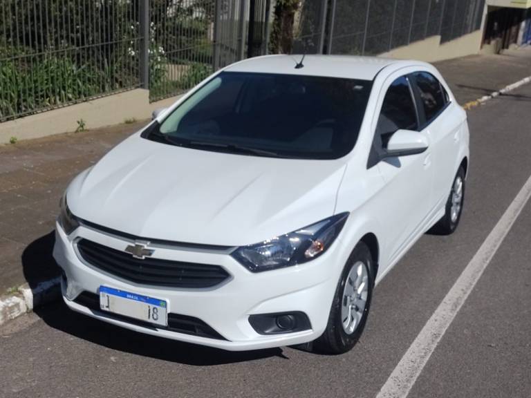 CHEVROLET - ONIX - 2018/2019 - Branca - R$ 57.000,00