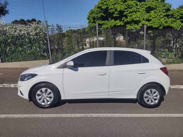 CHEVROLET - ONIX - 2018/2019 - Branca - R$ 57.000,00