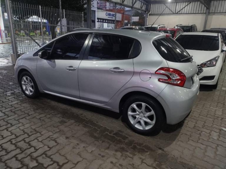 PEUGEOT - 208 - 2014/2015 - Prata - R$ 43.000,00