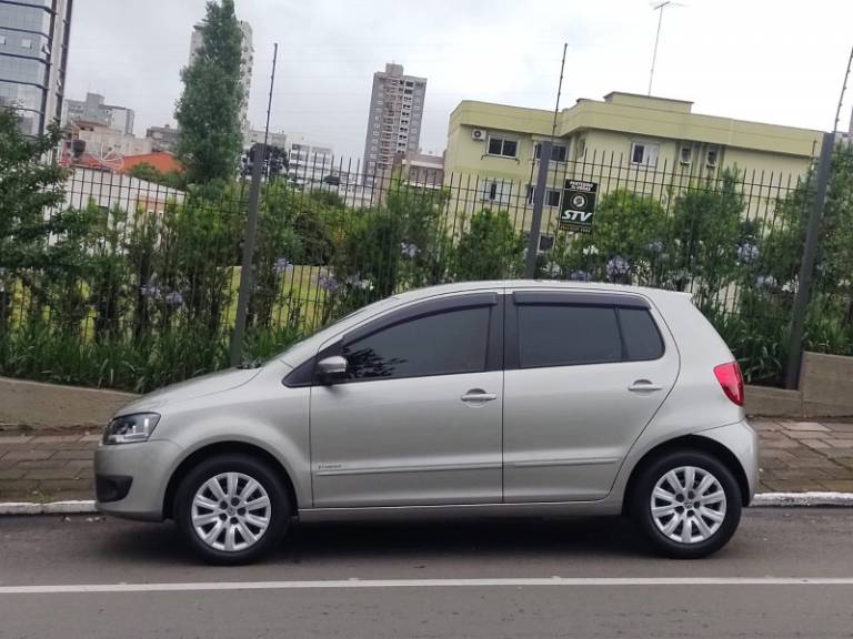 VOLKSWAGEN - FOX - 2013/2013 - Prata - R$ 45.000,00