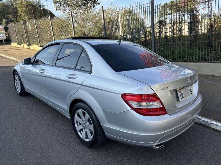 MERCEDES-BENZ - C 180 K - 2010/2011 - Prata - R$ 65.000,00