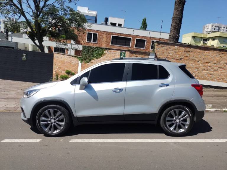 CHEVROLET - TRACKER - 2018/2019 - Prata - R$ 99.000,00