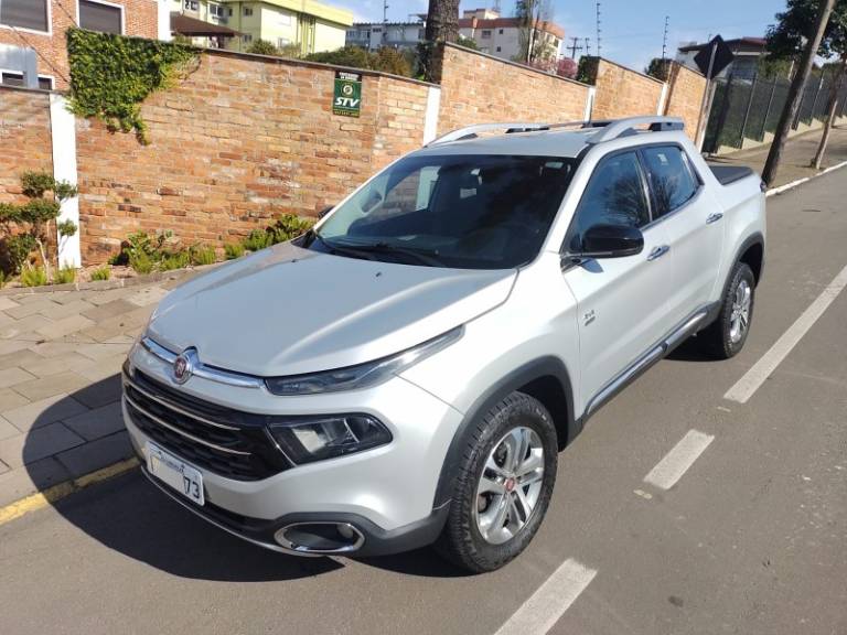 FIAT - TORO - 2016/2017 - Prata - R$ 108.000,00