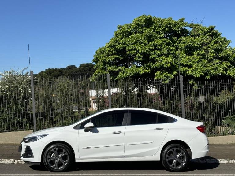 CHEVROLET - CRUZE - 2022/2023 - Branca - R$ 129.800,00